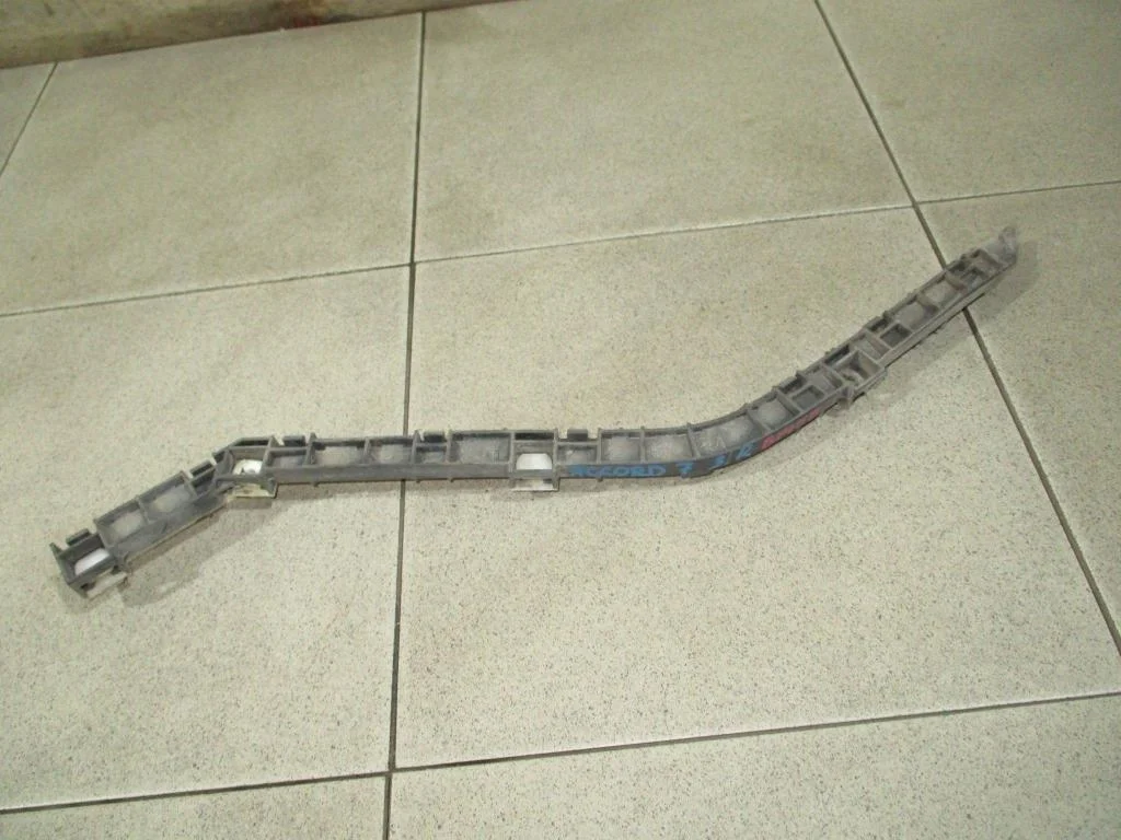 Кронштейн заднего бампера правый Honda Accord 7 2005 CL