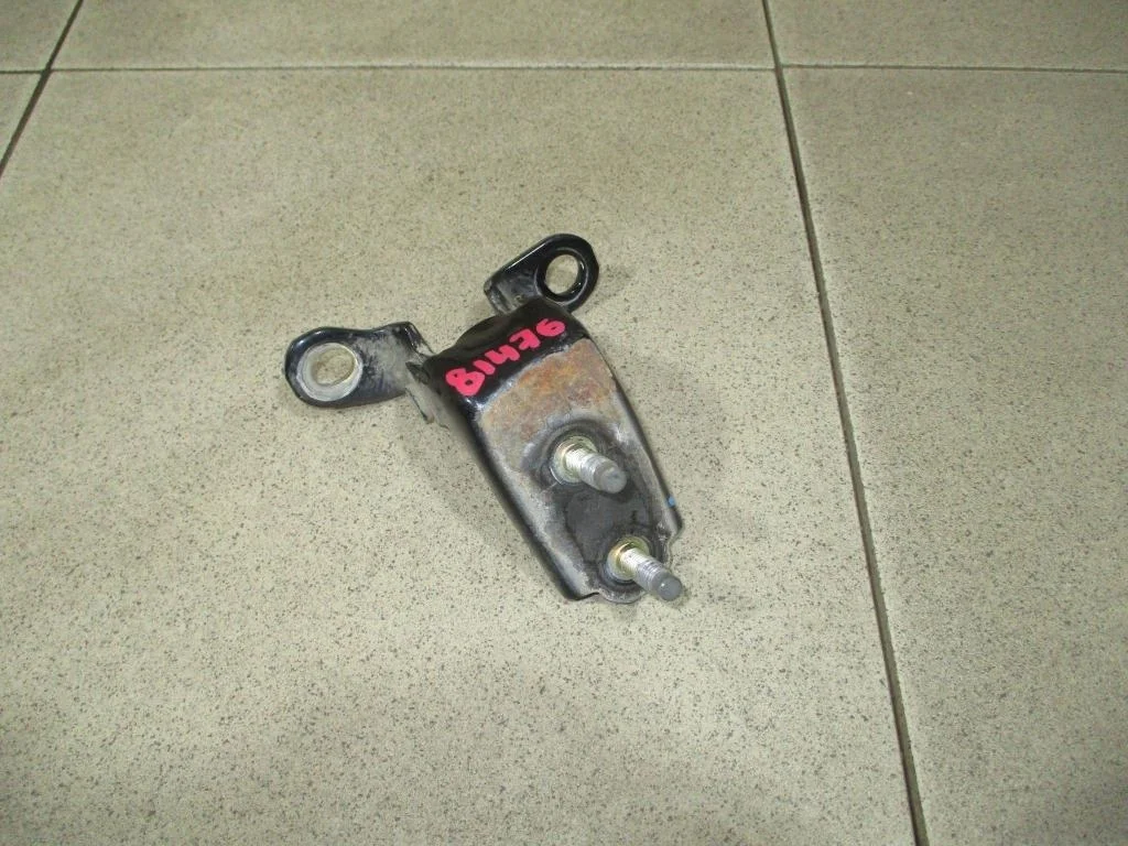 Петля двери задней левой нижняя Honda Accord 7 2005 CL