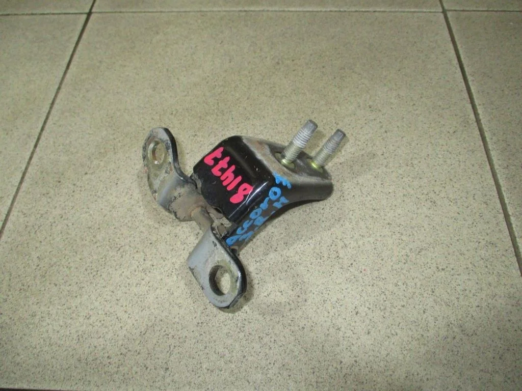 Петля двери задней правой нижняя Honda Accord 7 2005 CL