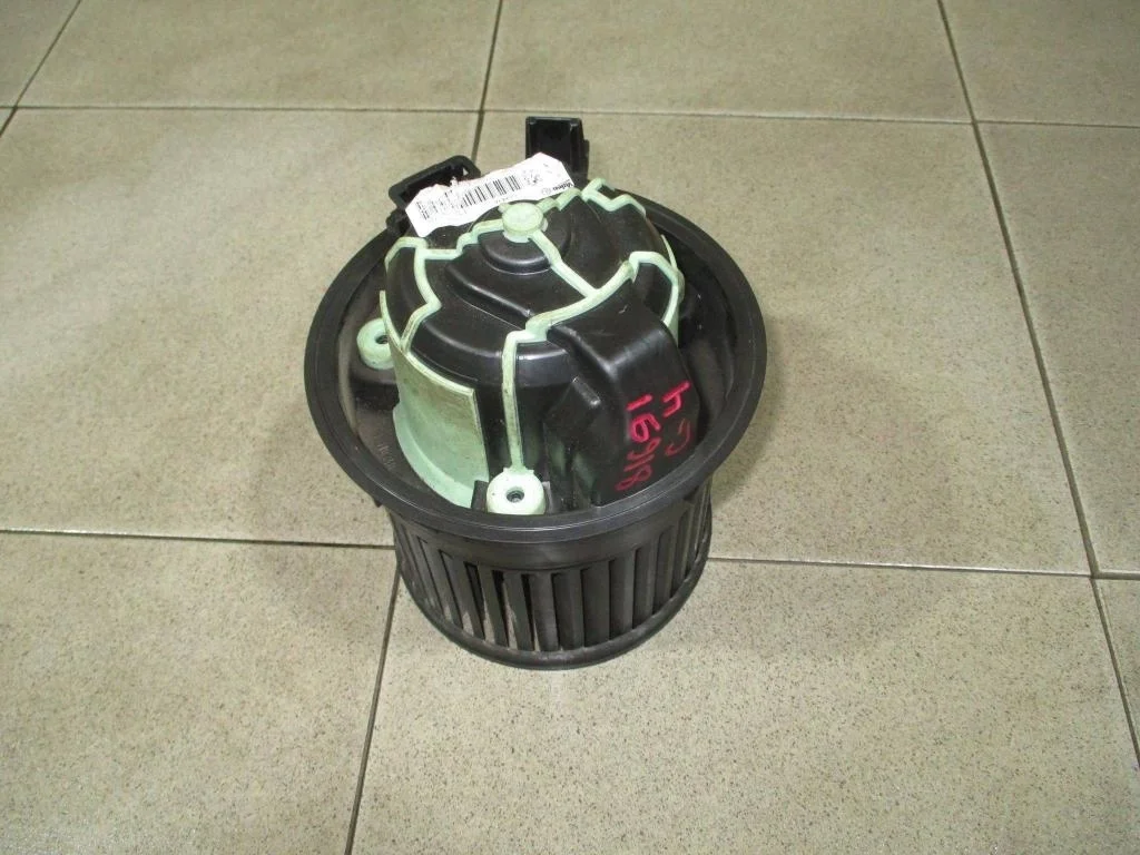 Моторчик печки Citroen C4 2013 B7