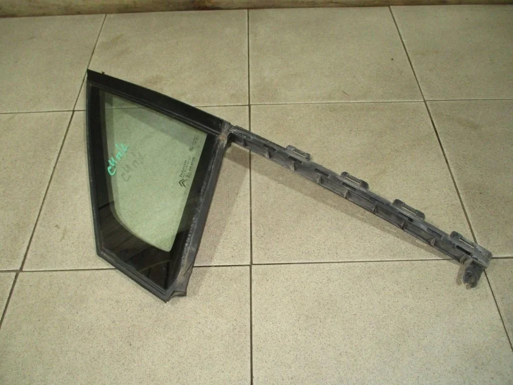 Стекло двери передней левой форточка Citroen C4 2013 B7