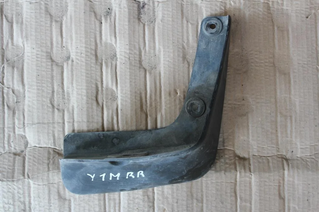 Б.у. брызговик MITSUBISHI LANCER CY1A MITSUBISHI LANCER CY1A