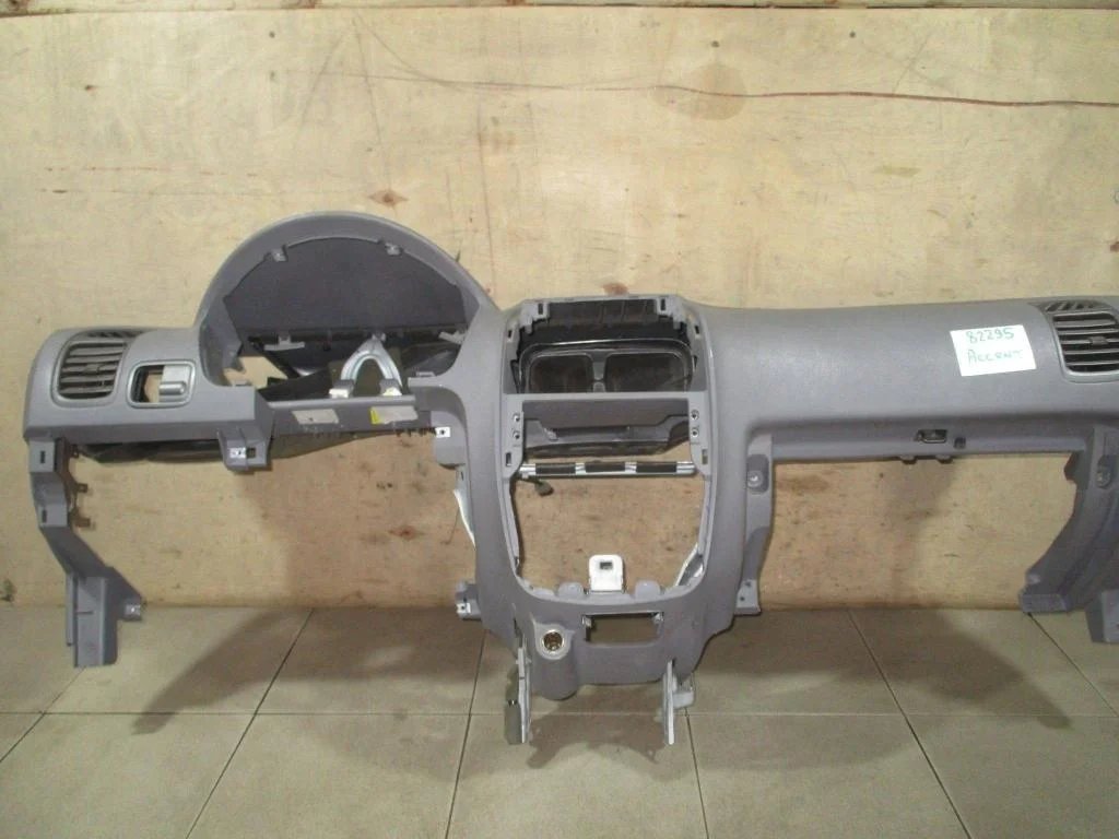 Торпедо Hyundai Accent LC