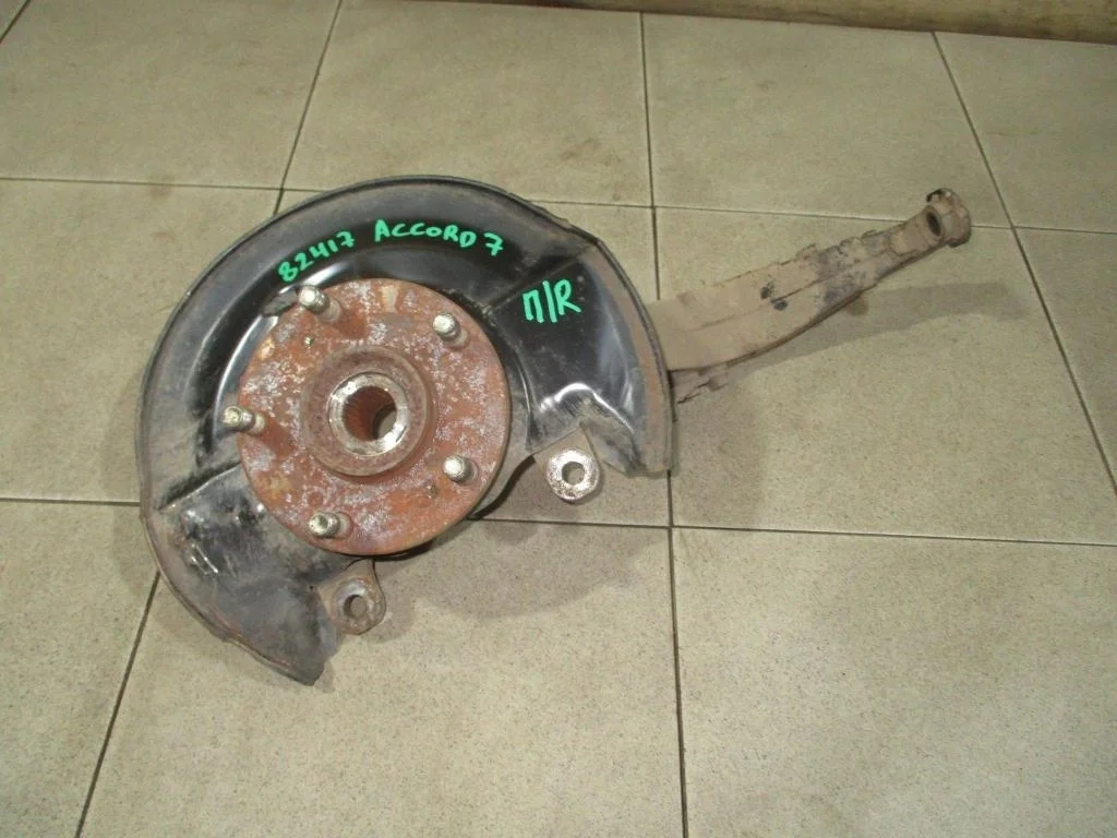 Кулак поворотный передний правый Honda Accord 7 2005 CL