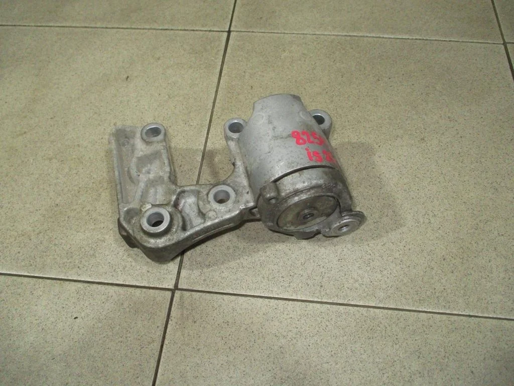 Кронштейн ролика-натяжителя ремня Lexus IS250 2015 XE30