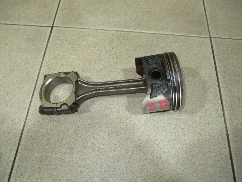 Поршень с шатуном Nissan Almera N16