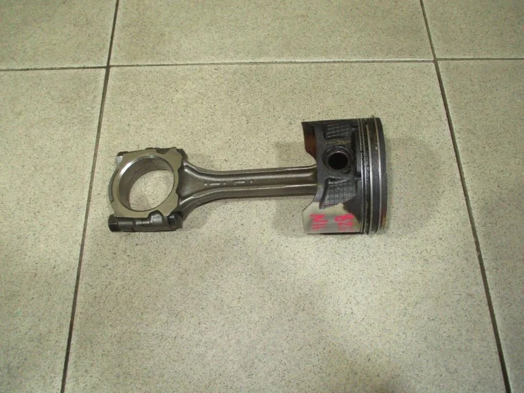 Поршень с шатуном Nissan Almera N16