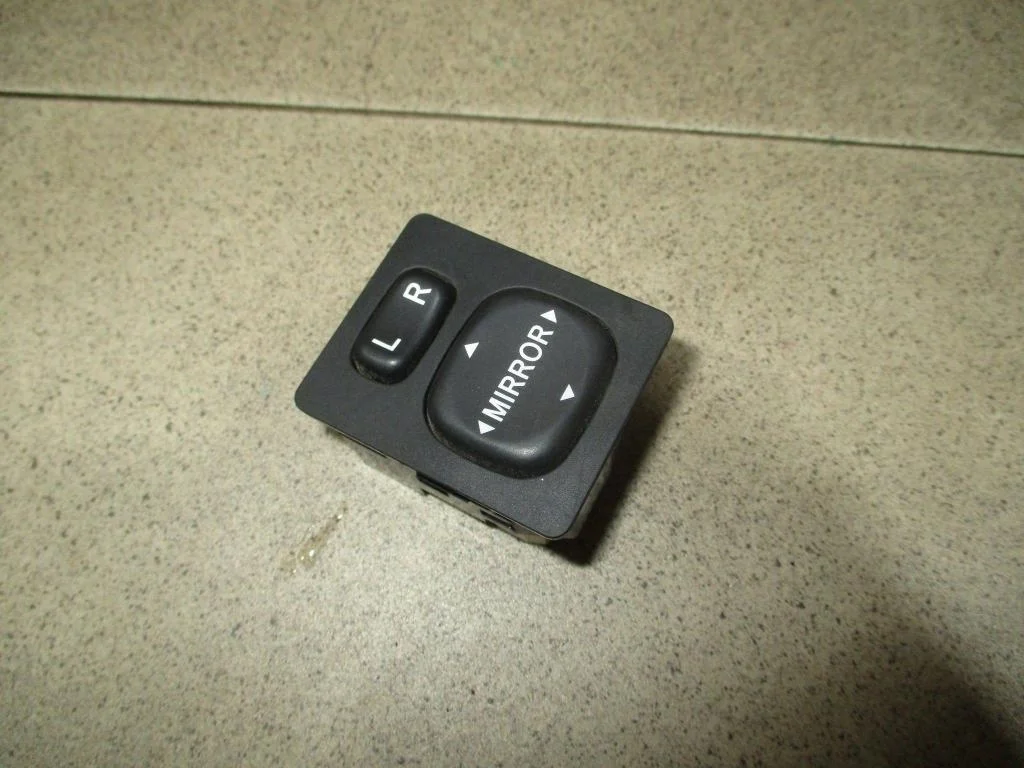 Переключатель регулировки зеркала Toyota Corolla E150