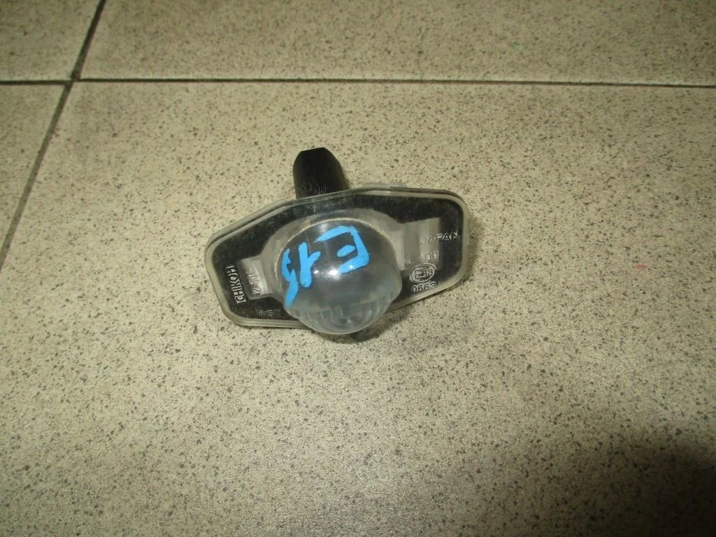 Фонарь подсветки номера Toyota Corolla E150