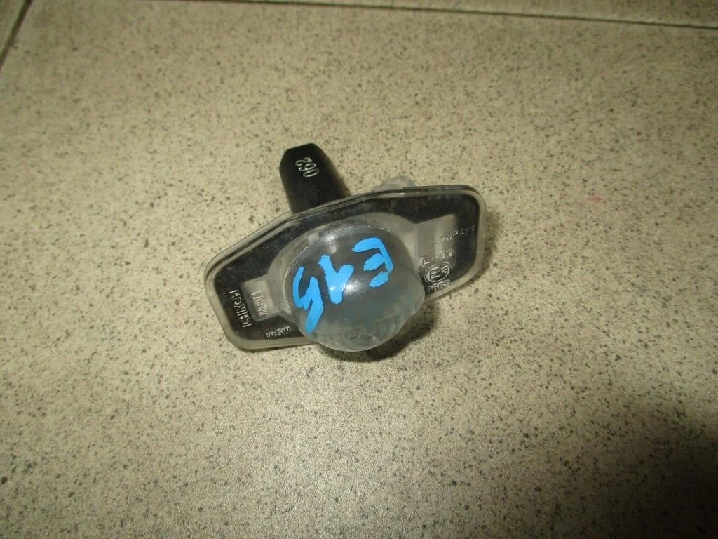 Фонарь подсветки номера Toyota Corolla E150