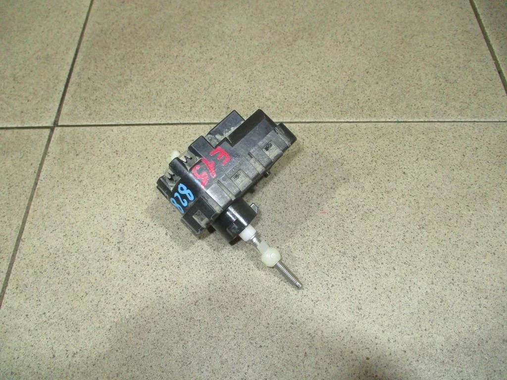 Моторчик корректора фары Toyota Corolla E150