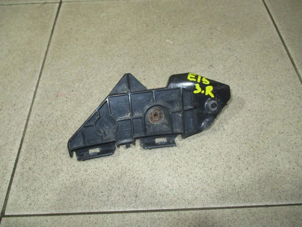 Кронштейн заднего бампера правый Toyota Corolla 2010 E150