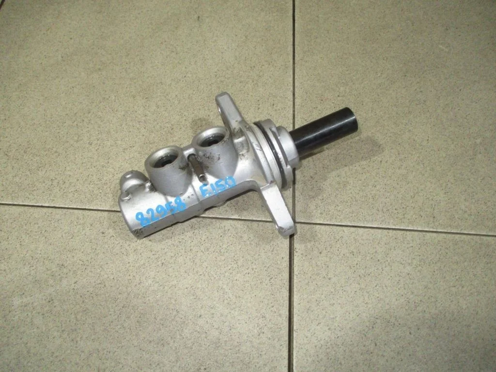 Цилиндр тормозной главный Toyota Corolla 2010 E150