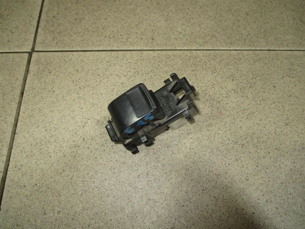Кнопка стеклоподъемника Toyota Corolla E150