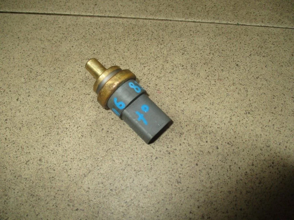 Датчик температуры Volkswagen Jetta A6