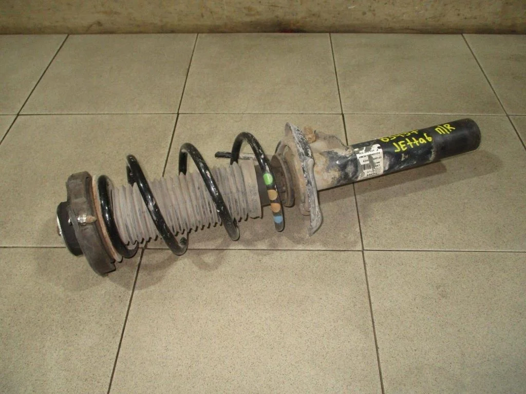 Амортизатор передний Volkswagen Jetta 2013 A6