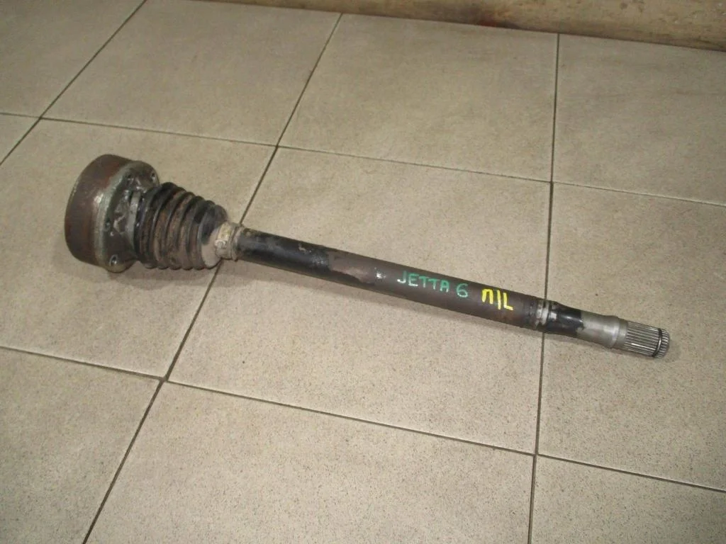Полуось передняя левая Volkswagen Jetta 2013 A6