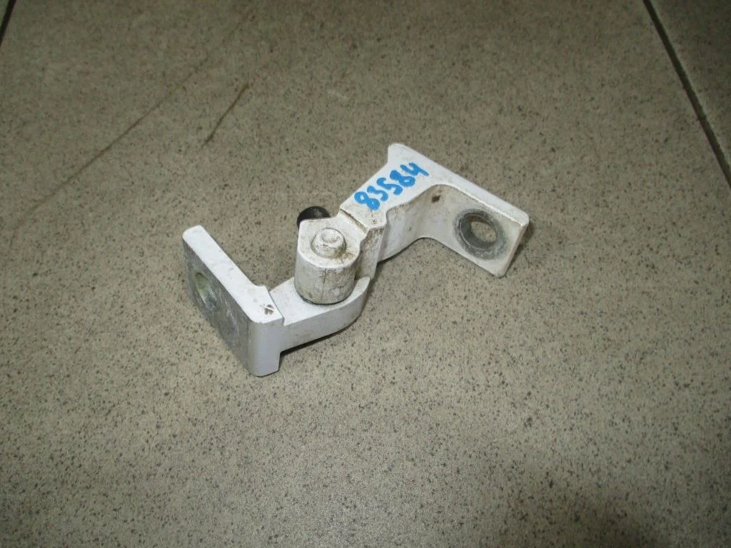 Петля двери Volkswagen Jetta A6