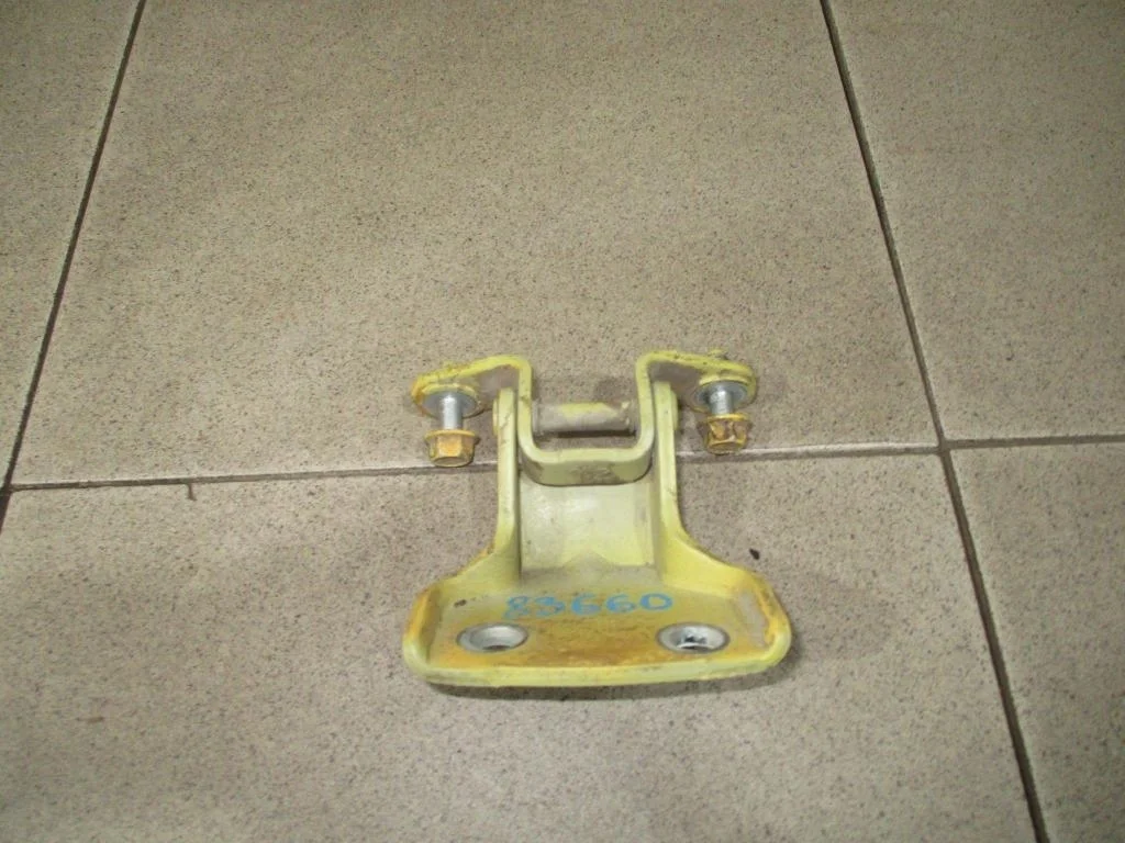 Петля двери передней Chevrolet Aveo T250, T255