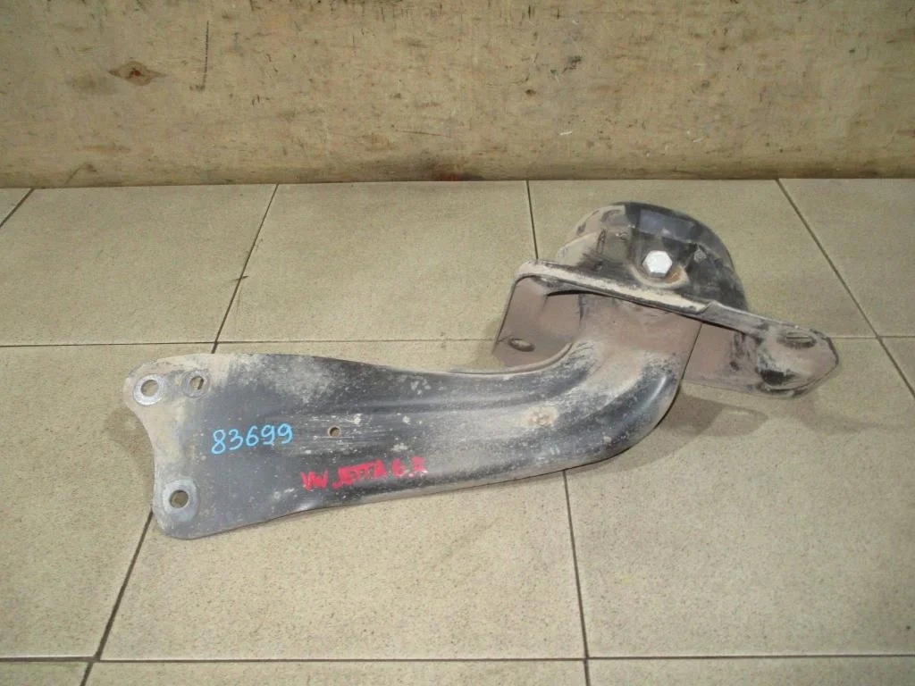 Рычаг задний продольный правый Volkswagen Jetta A6