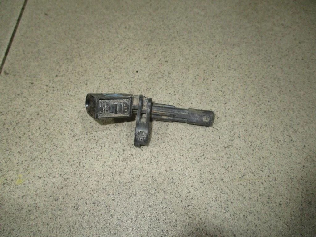 Датчик abs задний правый Volkswagen Jetta 2013 A6