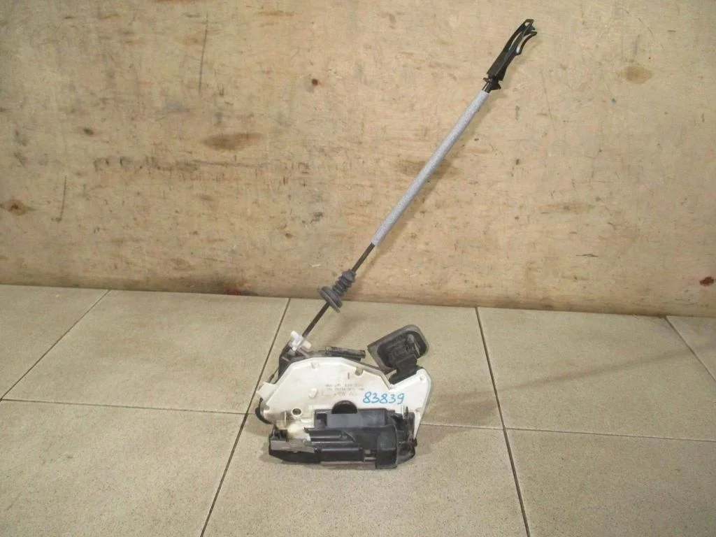 Замок двери задней левой Volkswagen Polo 5