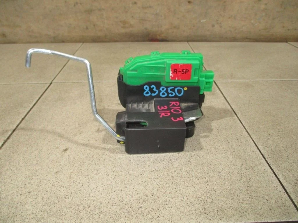 Замок двери задней правой Kia RIO 3 UB, QB