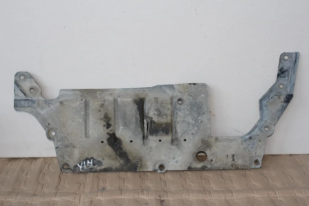 Б.у. защита двигателя пластиковая MITSUBISHI LANCER CY1A MITSUBISHI LANCER CY1A