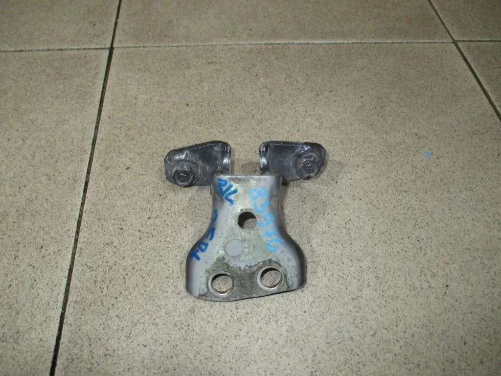 Петля двери задней левой верхняя Mitsubishi Lancer 9 CS