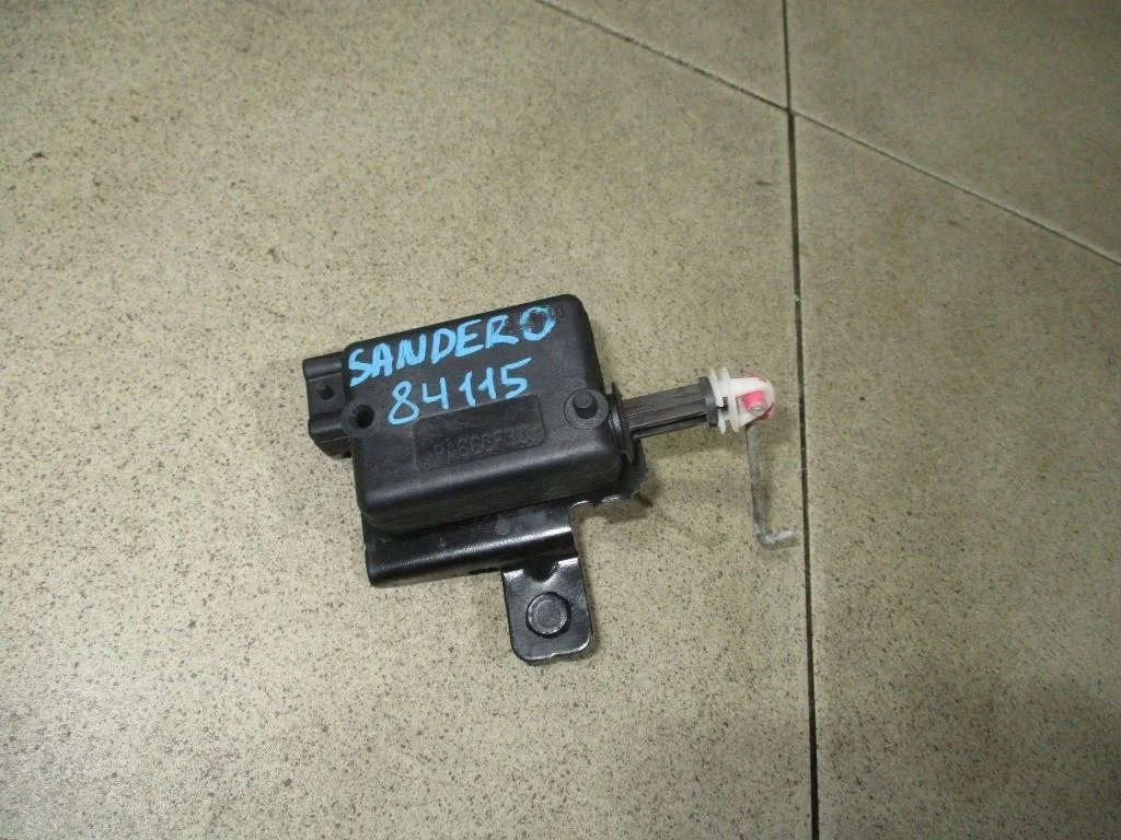 Активатор замка багажника Renault Sandero Stepway 1 2013 BS