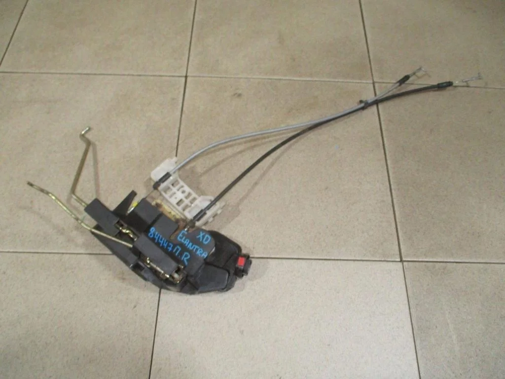 Замок двери передней правой Hyundai Elantra XD