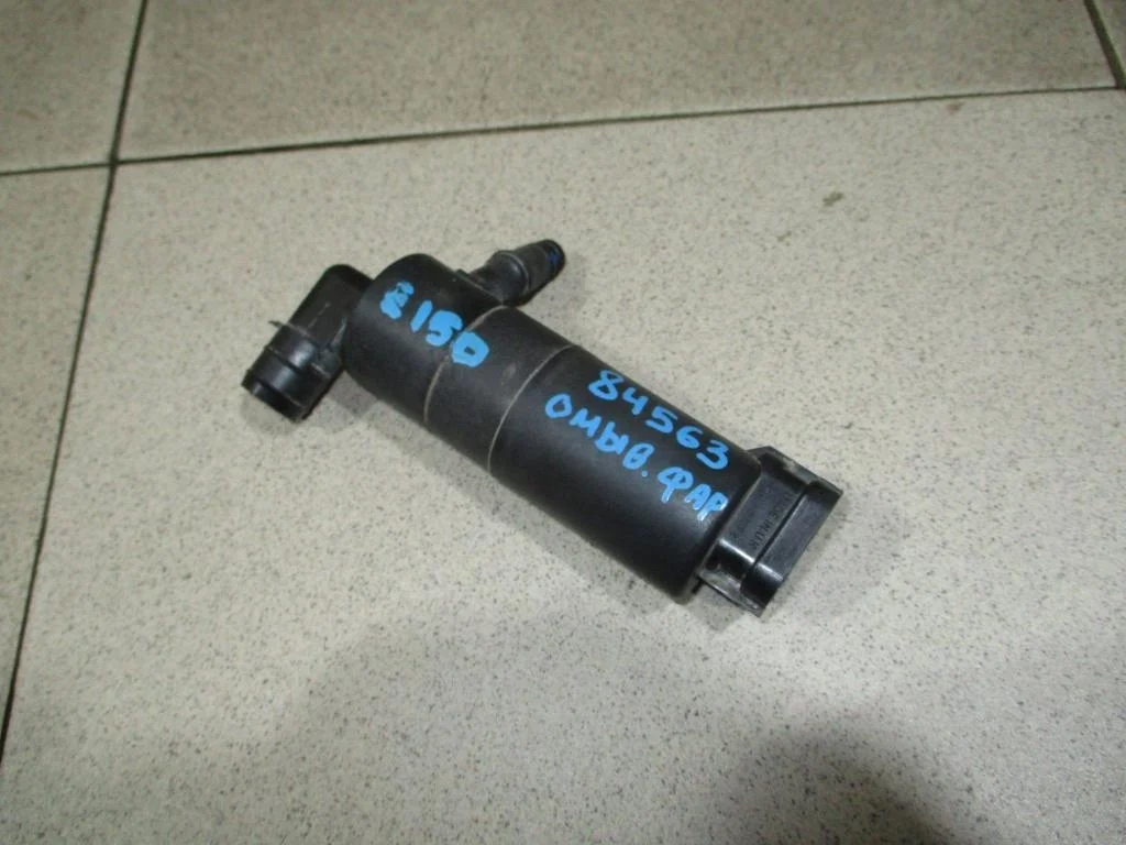 Насос омывателя фар Toyota Corolla E150