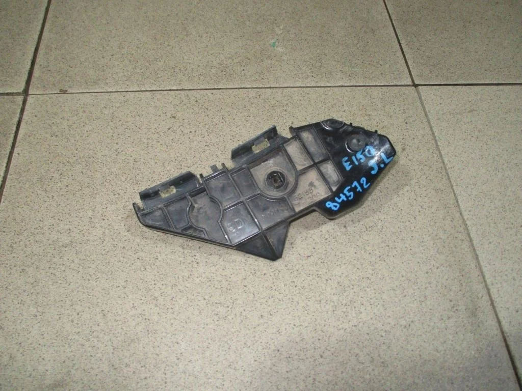 Кронштейн заднего бампера левый Toyota Corolla E150