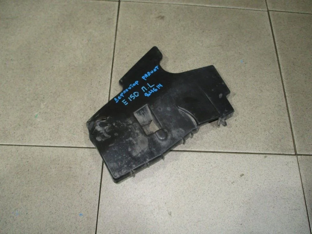 Воздуховод радиатора левый Toyota Corolla E150