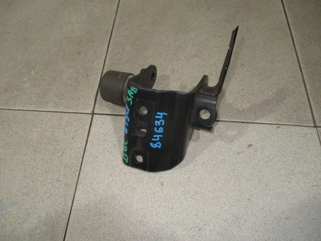 Кронштейн двигателя задний Toyota Corolla E150