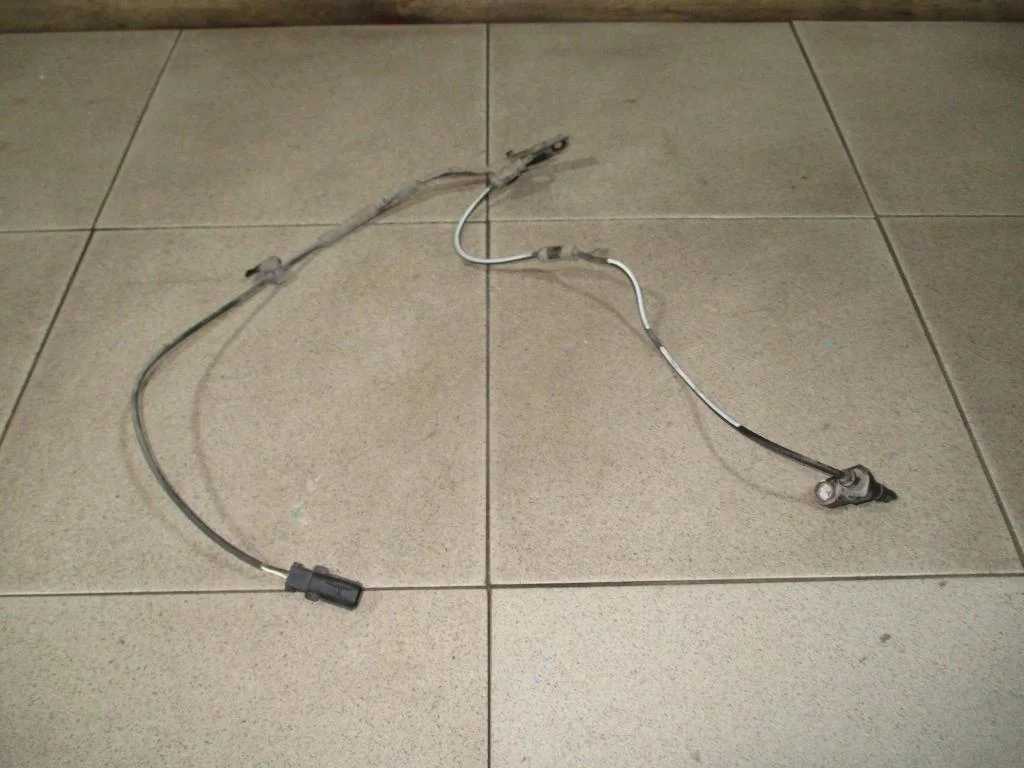 Датчик abs передний левый Toyota Corolla E150