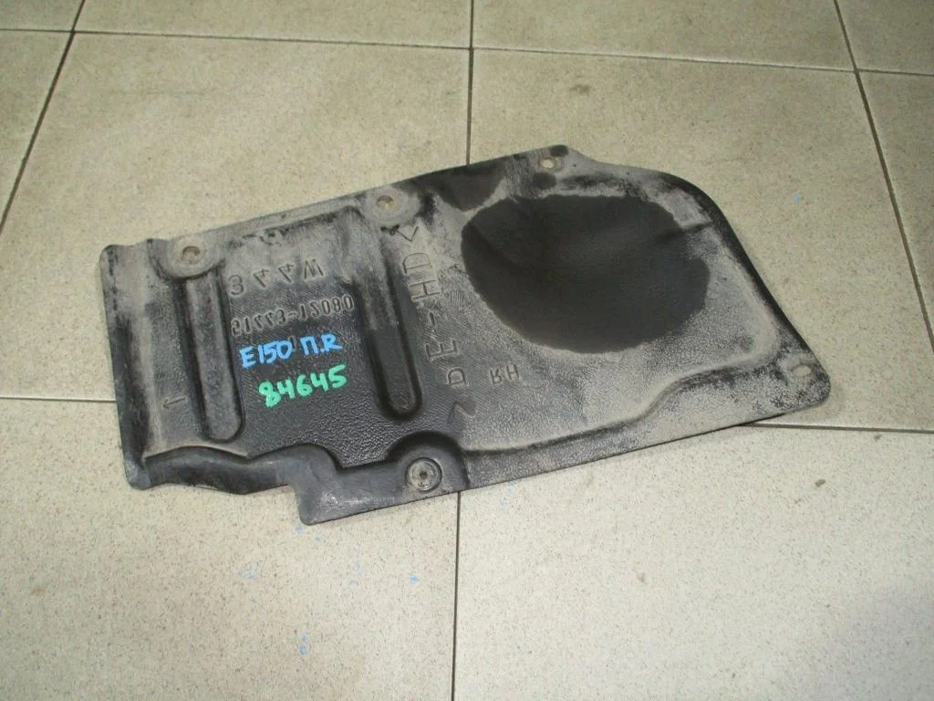Пыльник двигателя нижний правый Toyota Corolla E150