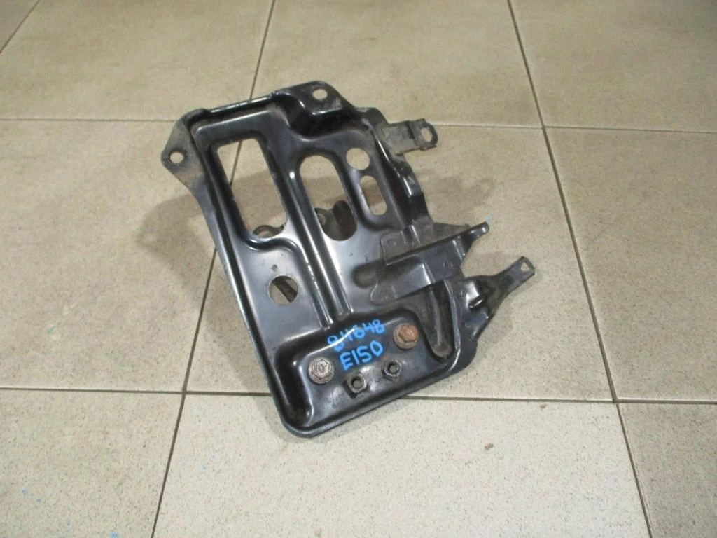 Крепление акб Toyota Corolla E150