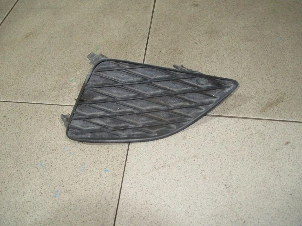 Решетка в бампер левая Toyota Corolla E150