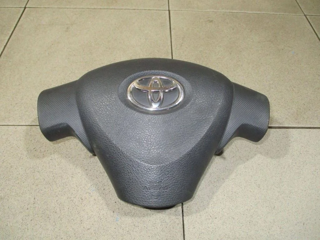 Подушка безопасности в руль Toyota Corolla E150
