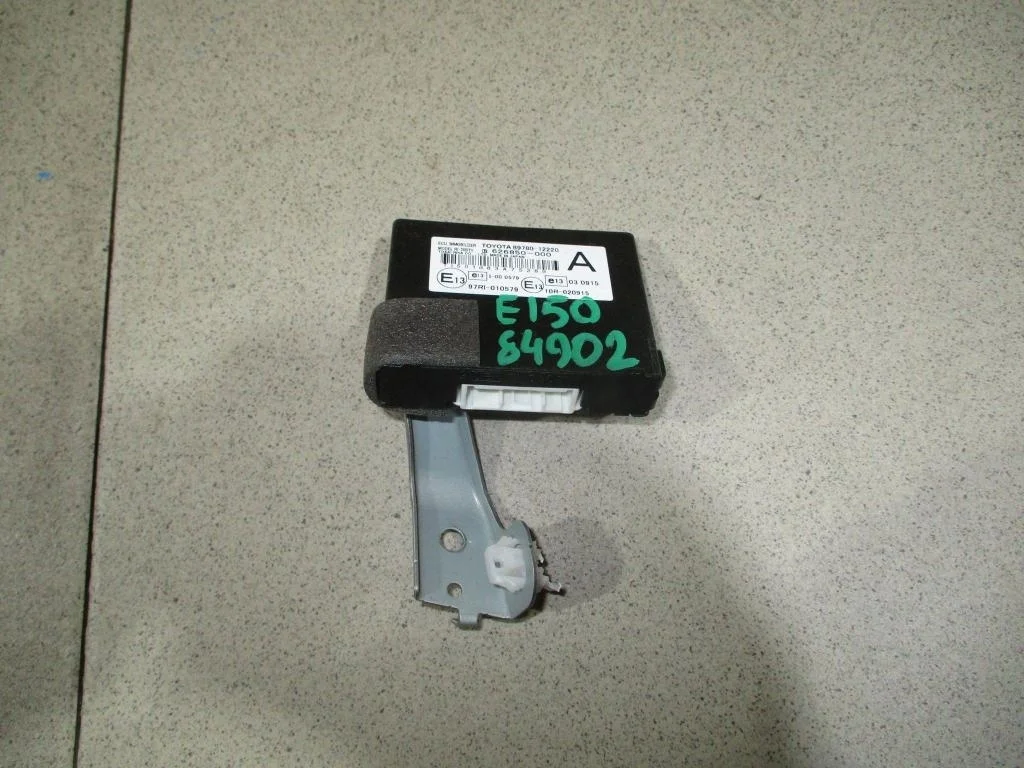 Блок электронный Toyota Corolla E150