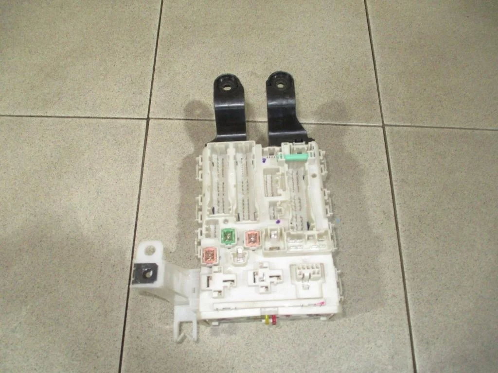 Блок предохранителей Toyota Corolla E150