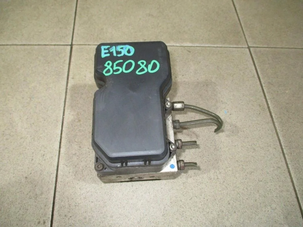 Блок abs Toyota Corolla E150