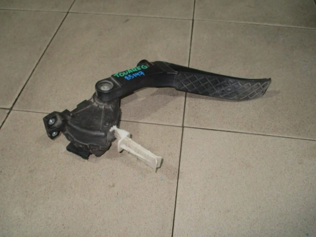 Педаль газа Volkswagen Touareg 1 GP