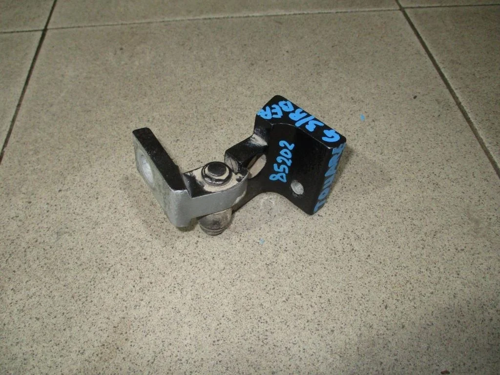 Петля двери задней правой верхняя Volkswagen Touareg 1 GP