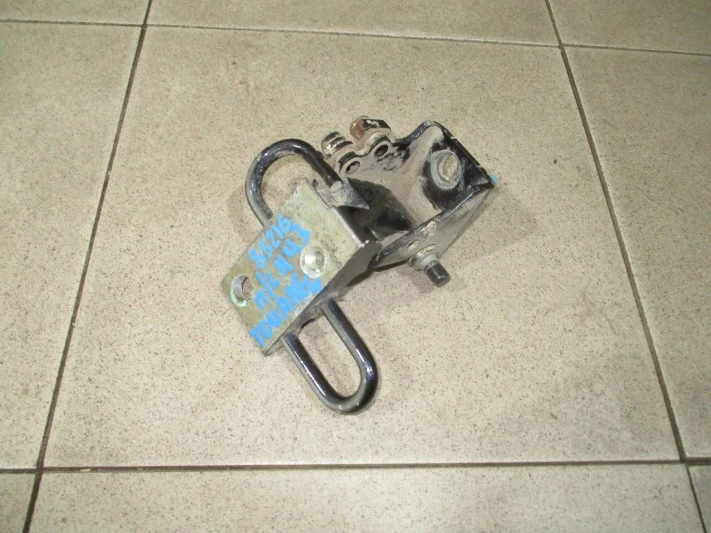 Петля двери передней левой нижняя Volkswagen Touareg 1 GP