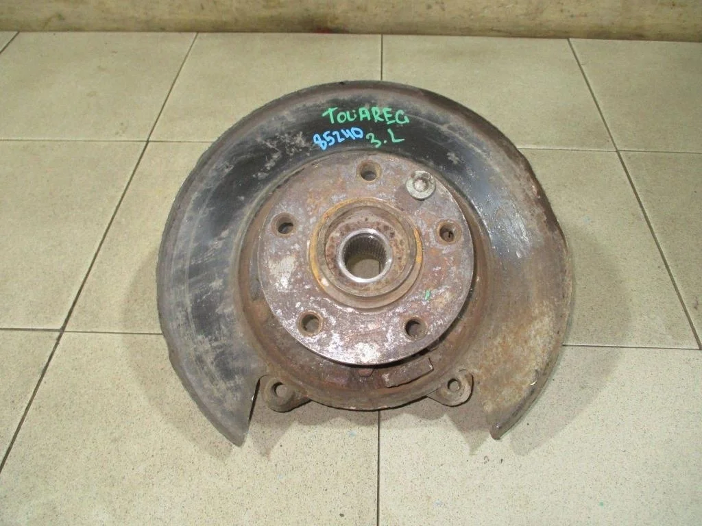 Кулак поворотный задний левый Volkswagen Touareg 1 GP