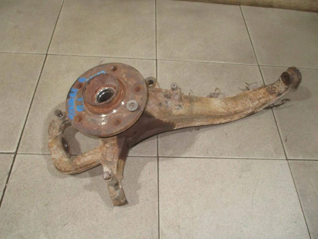 Кулак поворотный передний левый Volkswagen Touareg 1 GP