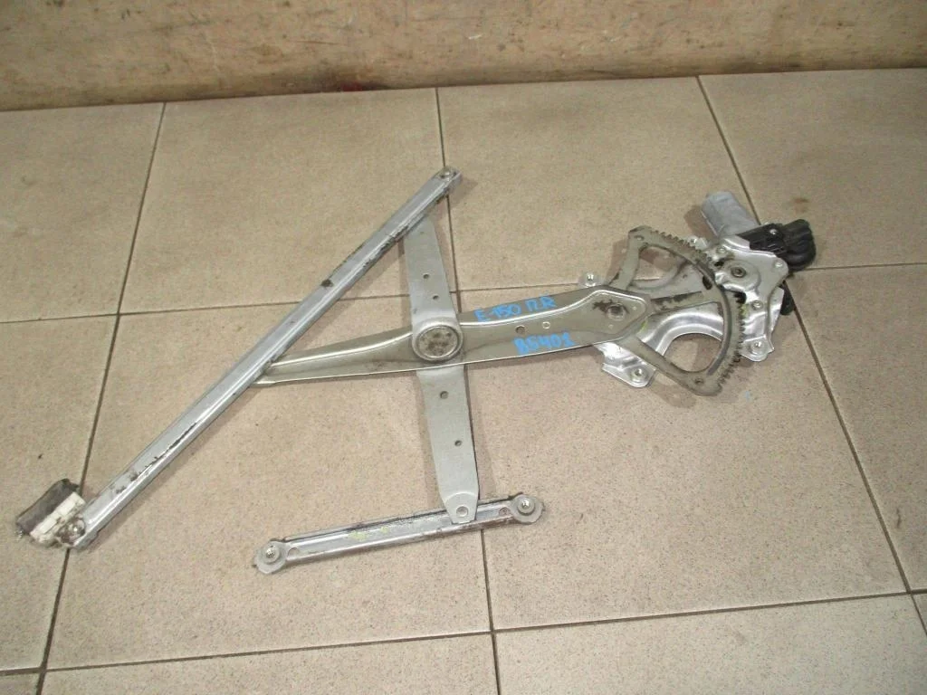 Стеклоподъемник передний правый Toyota Corolla E150