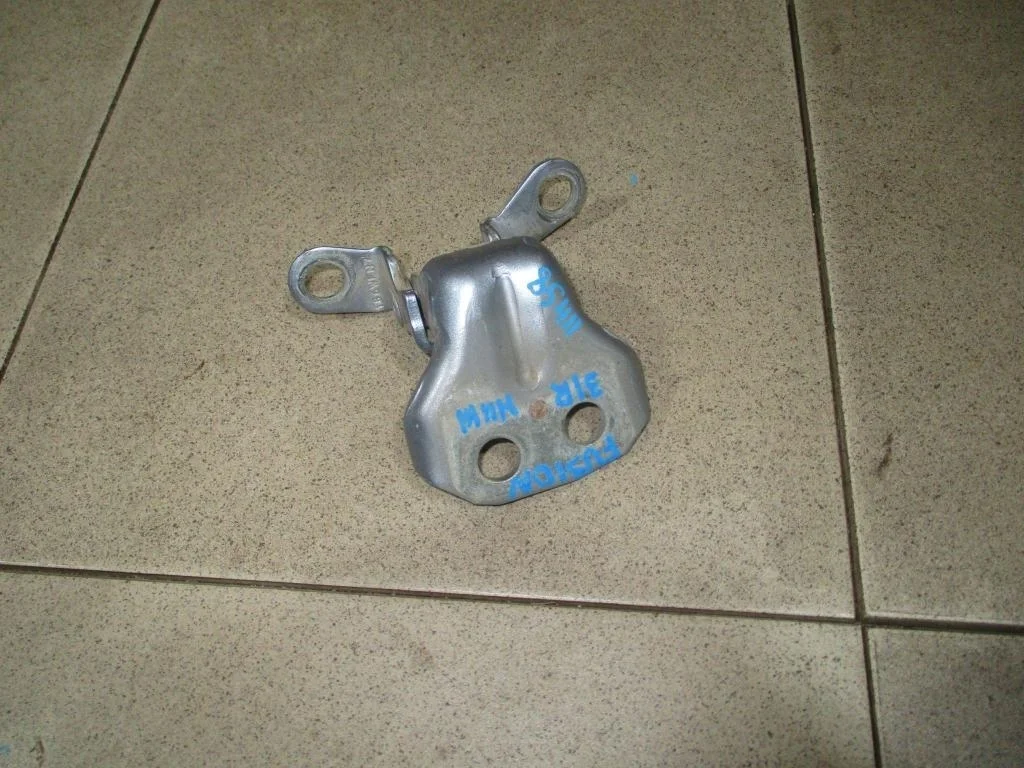 Петля двери задней правой нижняя Ford Fusion CBK